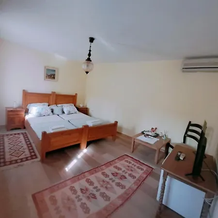 Guest House Pocitelj Πανδοχείο *